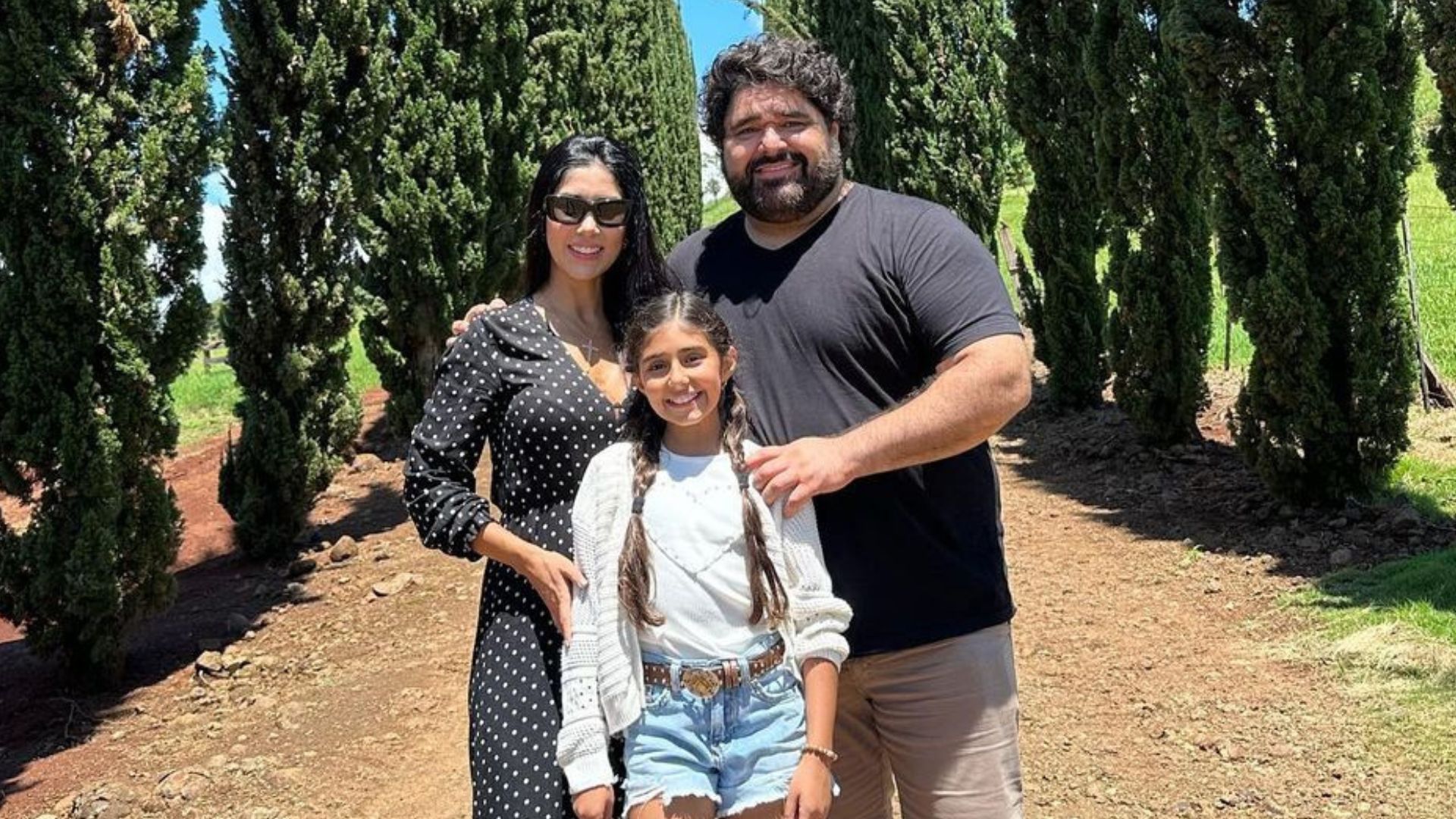 Juju Menotti, filha de Fabiano Menotti, brilha ao cantar com Zezé Di Camargo