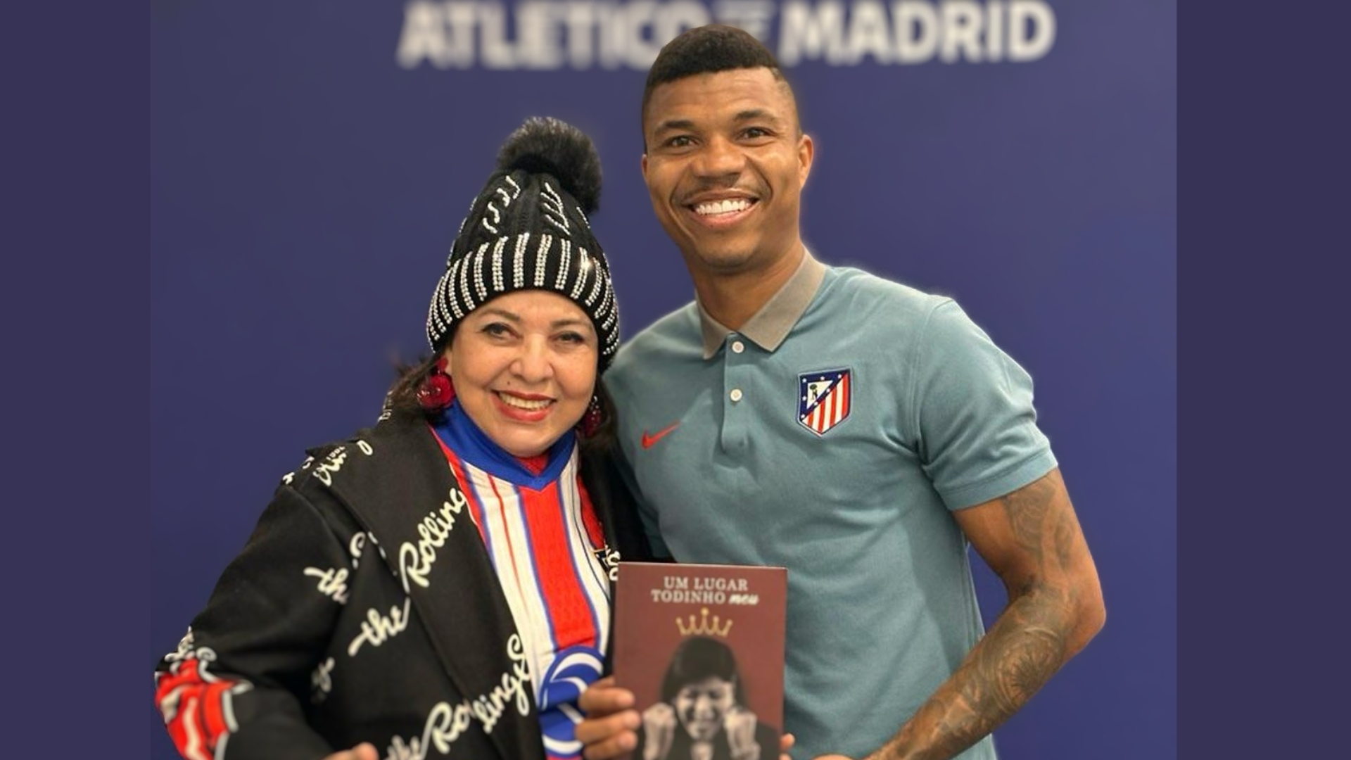 Roberta Miranda prestigia jogador na Espanha e ganha camiseta autografada
