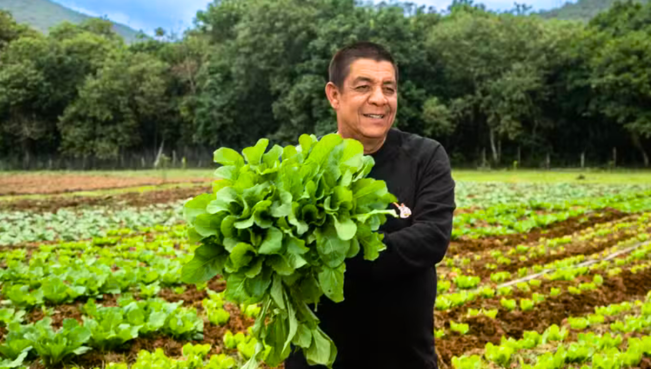 Zeca Pagodinho fornece sítio para produzir alimentos para quem tem fome