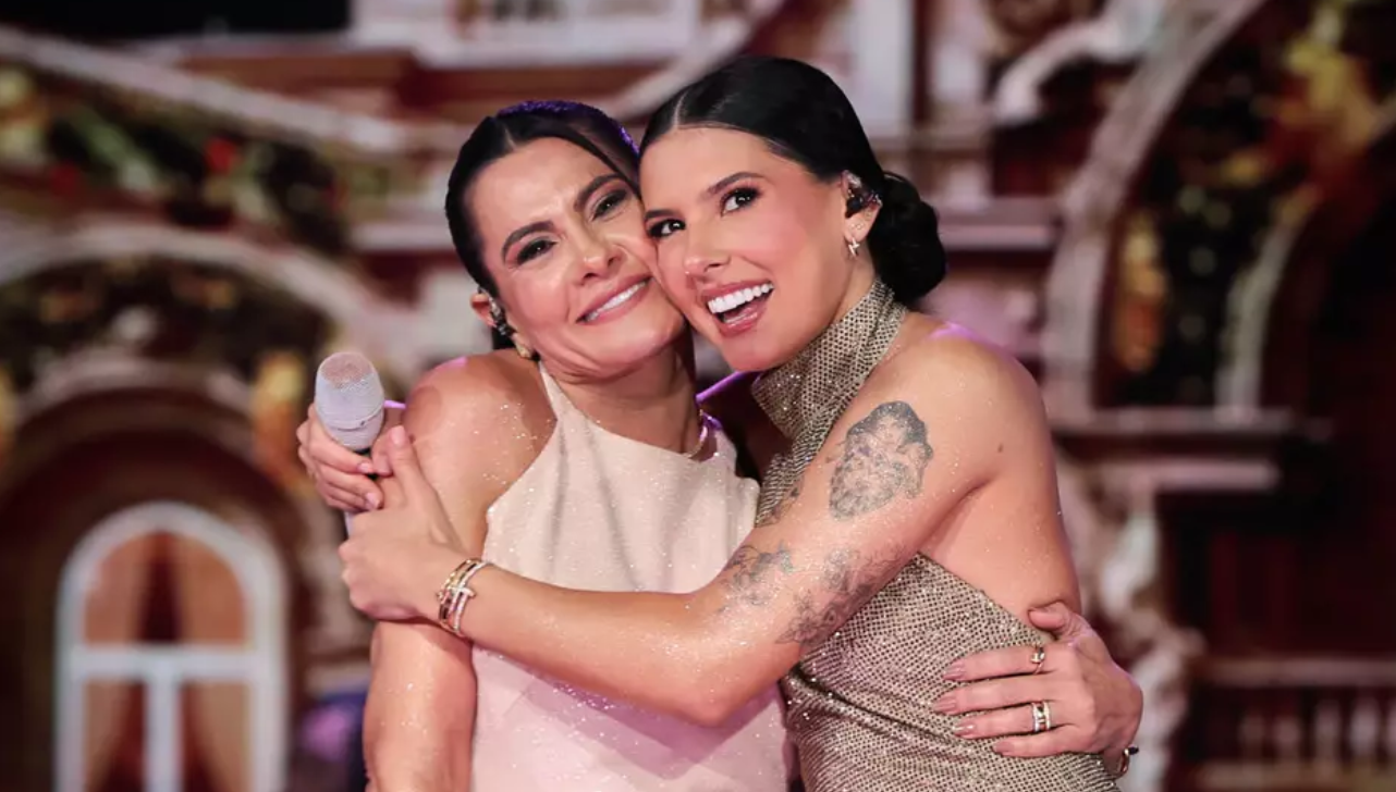 Ana Castela e mãe Michele Castela cantam Deus de Promessas juntas