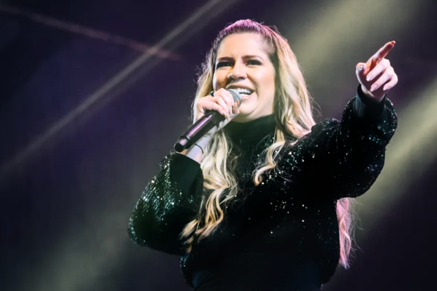 De acordo com podcast, Marília Mendonça fazia música até dormindo De acordo com podcast, Marília Mendonça fazia música até dormindo