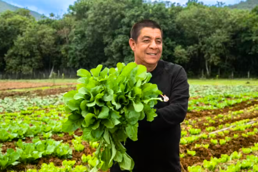 Zeca Pagodinho fornece sítio para produzir alimentos para quem tem Zeca Pagodinho fornece sítio para produzir alimentos para quem tem